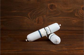 Swiss Pferd mit Bio Karotten